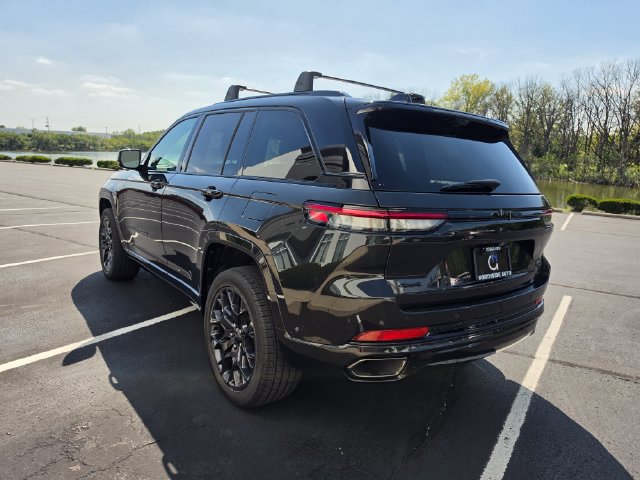 Used 2024 Jeep Grand Cherokee Summit AWD/4WD image 9