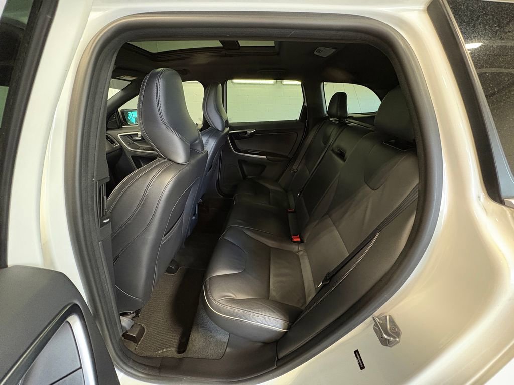 Used 2017 Volvo XC60 T6 R-Design w/ Protection Package image 23