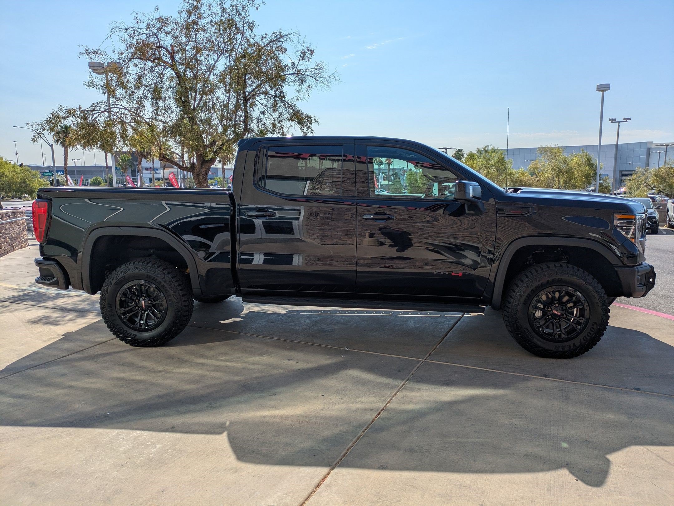 Used 2026 GMC Sierra 1500 AT4X w/ LPO, Black Badging Package AWD/4WD image 7