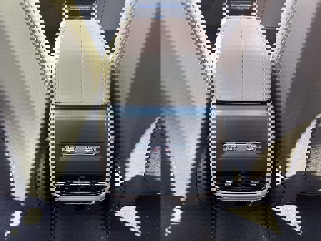 Used 2025 Lincoln Nautilus Reserve AWD/4WD image 39