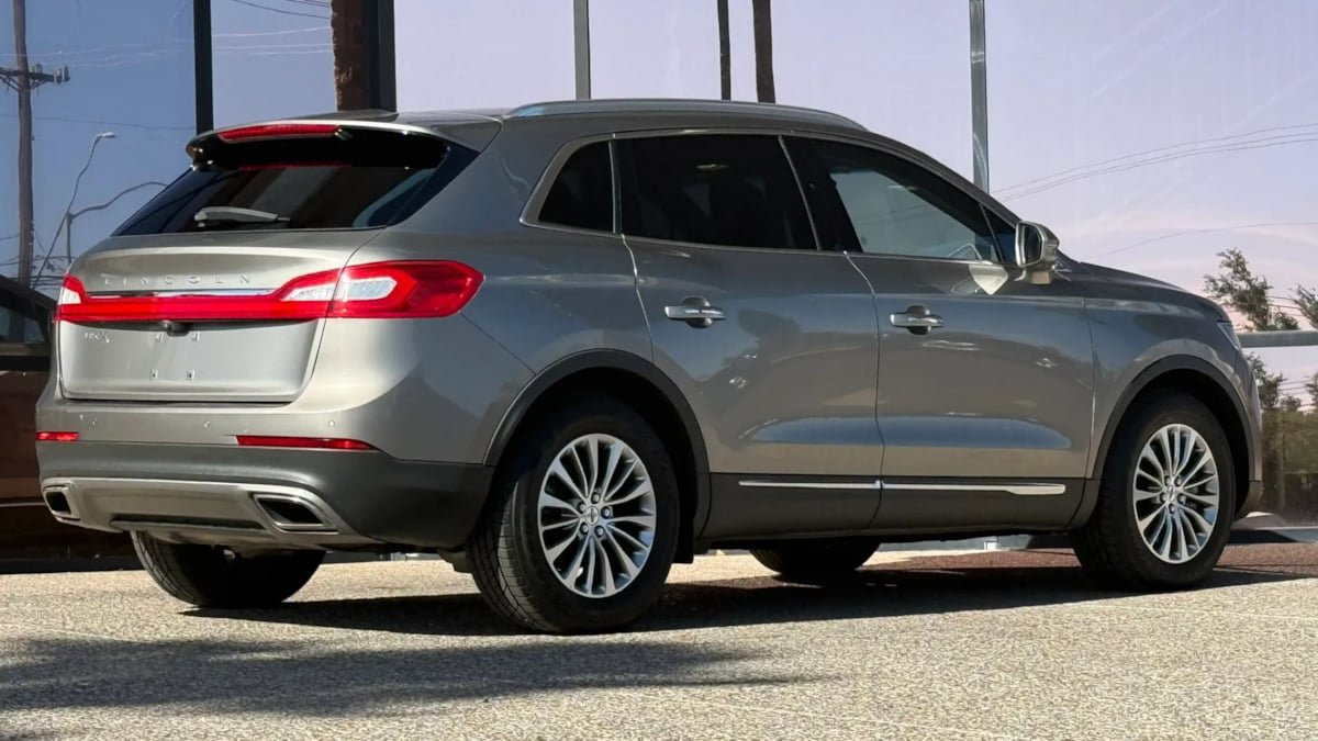 Used 2016 Lincoln MKX Select w/ Select Plus Package FWD image 11