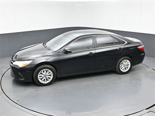 Used 2016 Toyota Camry LE image 32