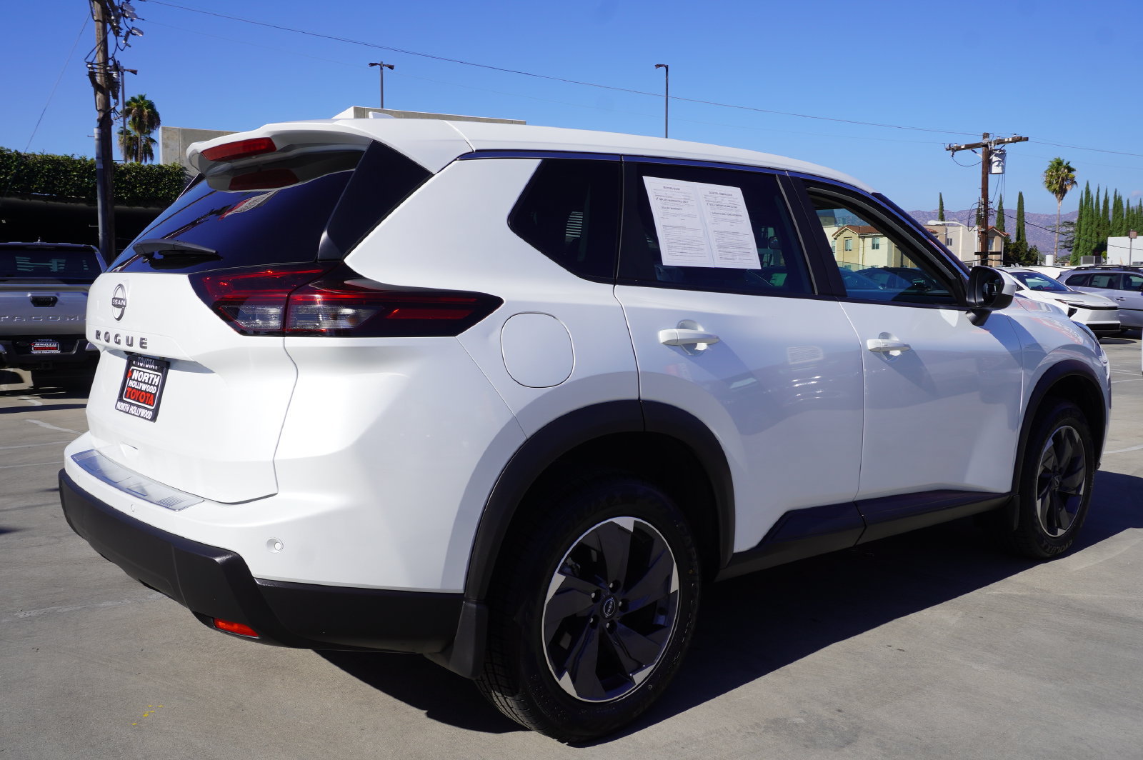 Used 2026 Nissan Rogue SV FWD image 5