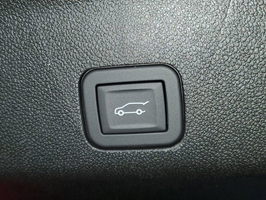 New 2026 Cadillac Escalade V w/ LPO, ONYX Package AWD/4WD image 8