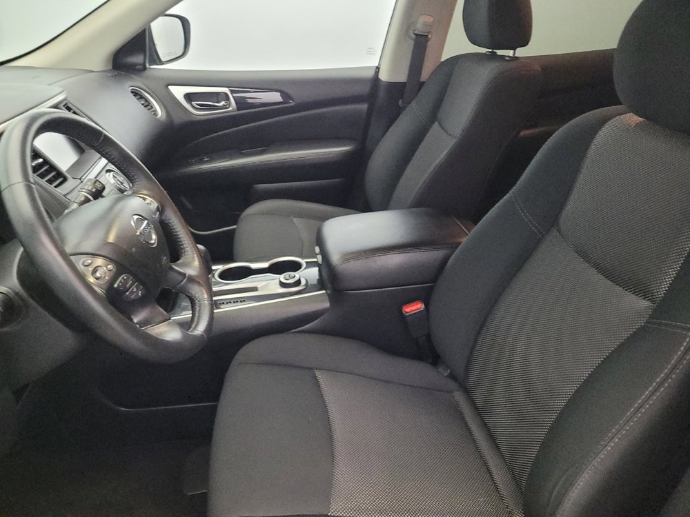 Used 2020 Nissan Pathfinder SV image 17