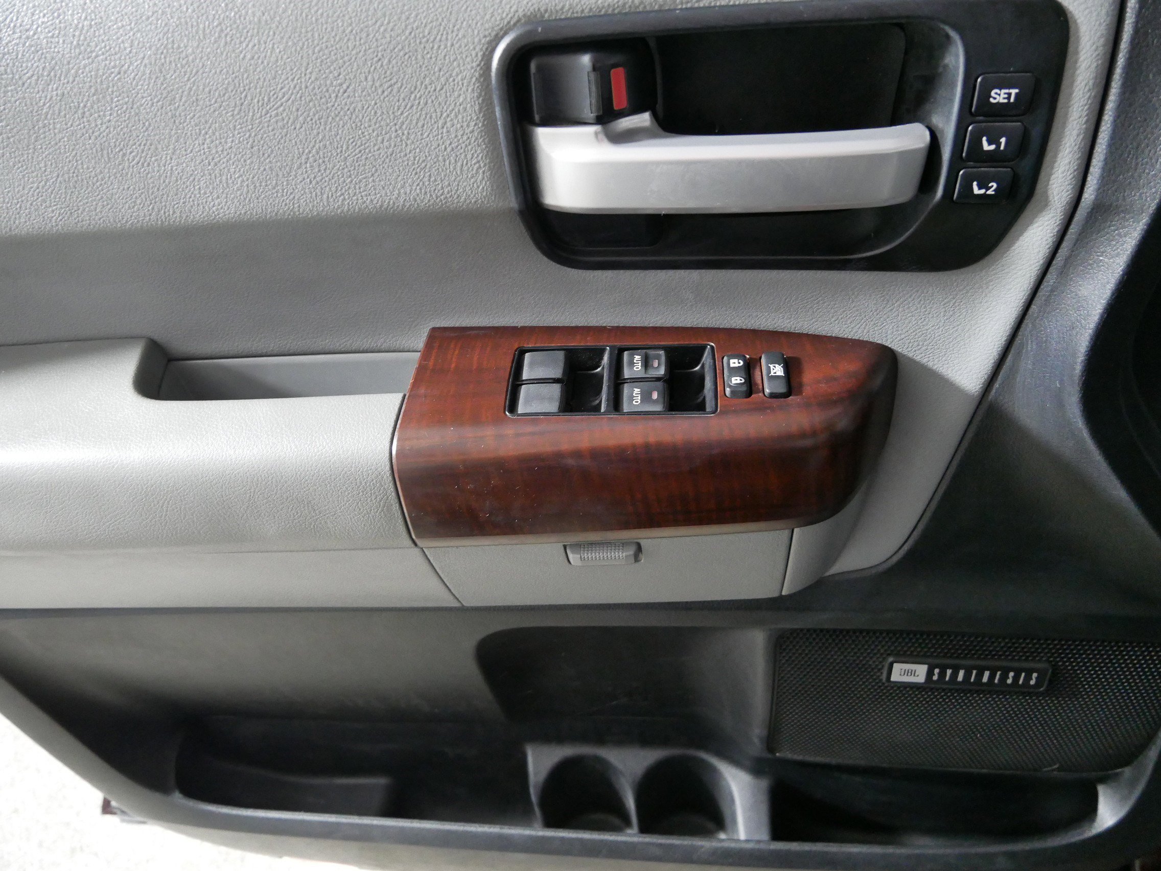 Used 2012 Toyota Sequoia Platinum image 19