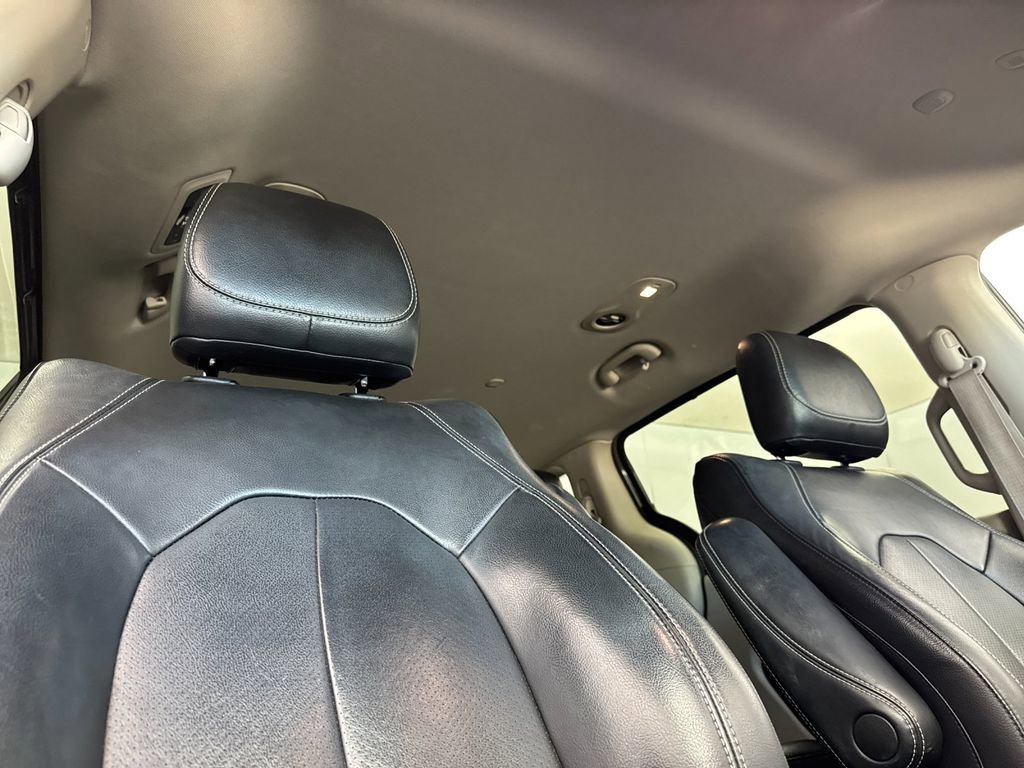Used 2022 Chrysler Pacifica Touring-L FWD image 17