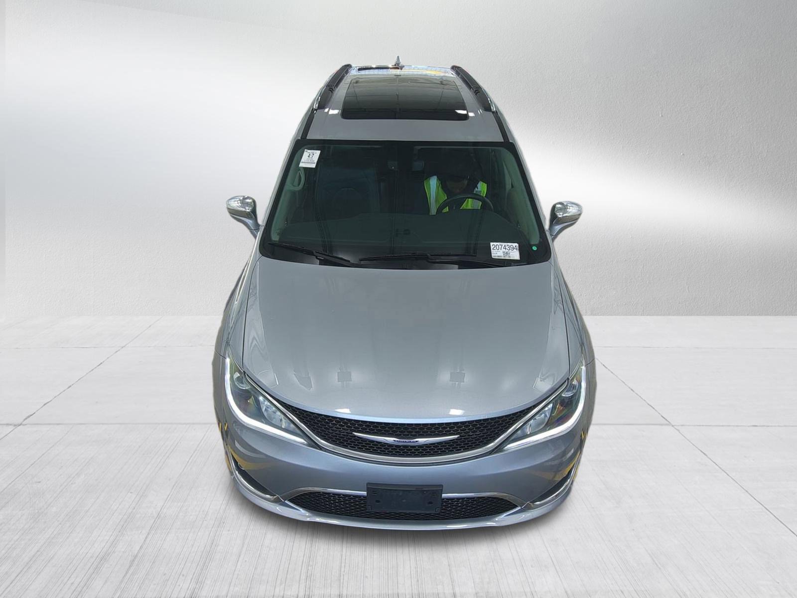 Used 2020 Chrysler Pacifica Limited image 2