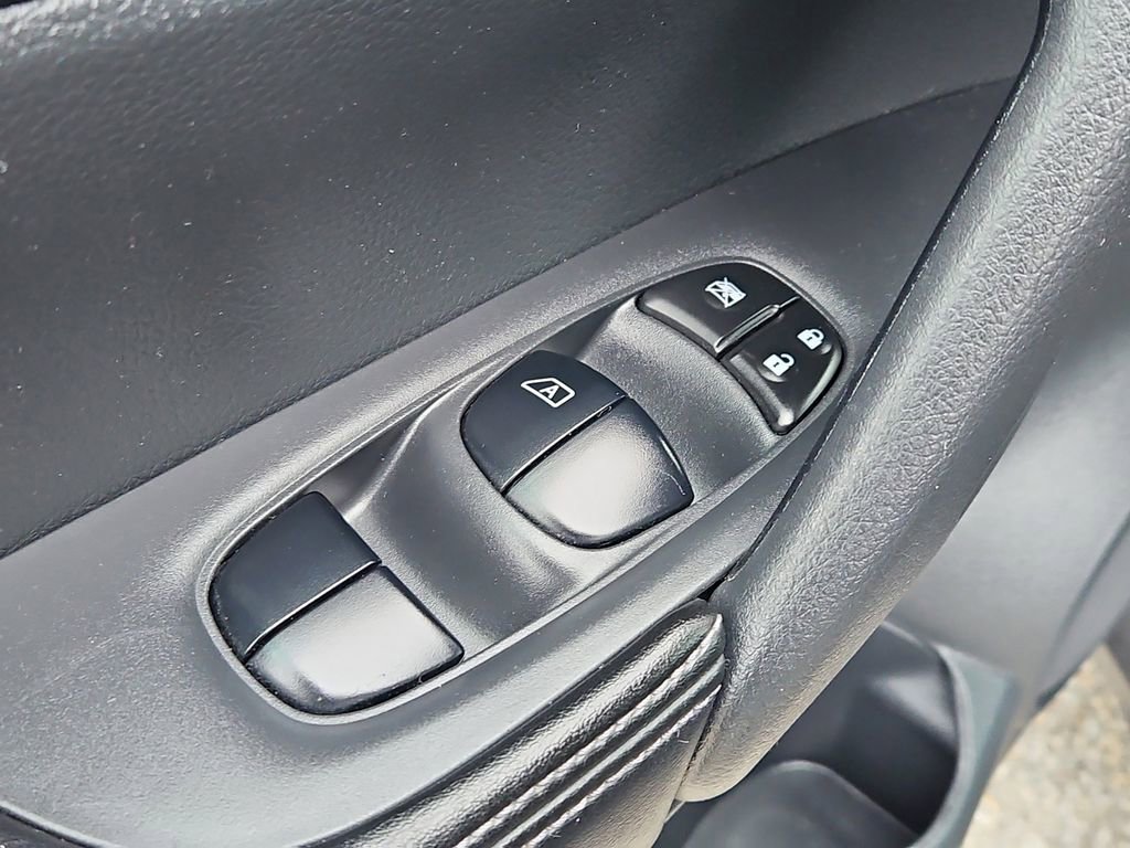 Used 2017 Nissan Rogue SL image 29