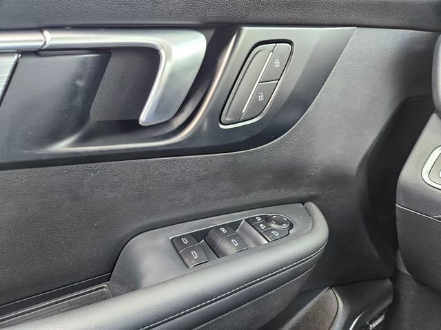 Used 2025 Buick Enclave Preferred AWD/4WD image 11