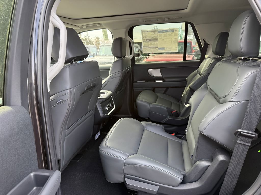 New 2026 Ford Expedition Active image 4