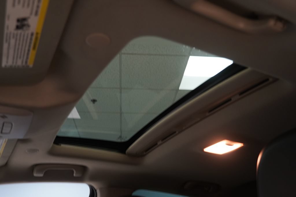 Used 2019 Buick Encore Essence AWD/4WD image 4