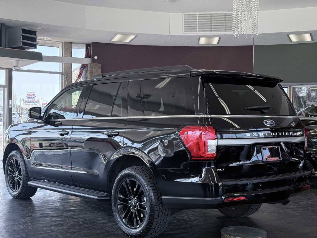Used 2024 Ford Expedition XLT image 9