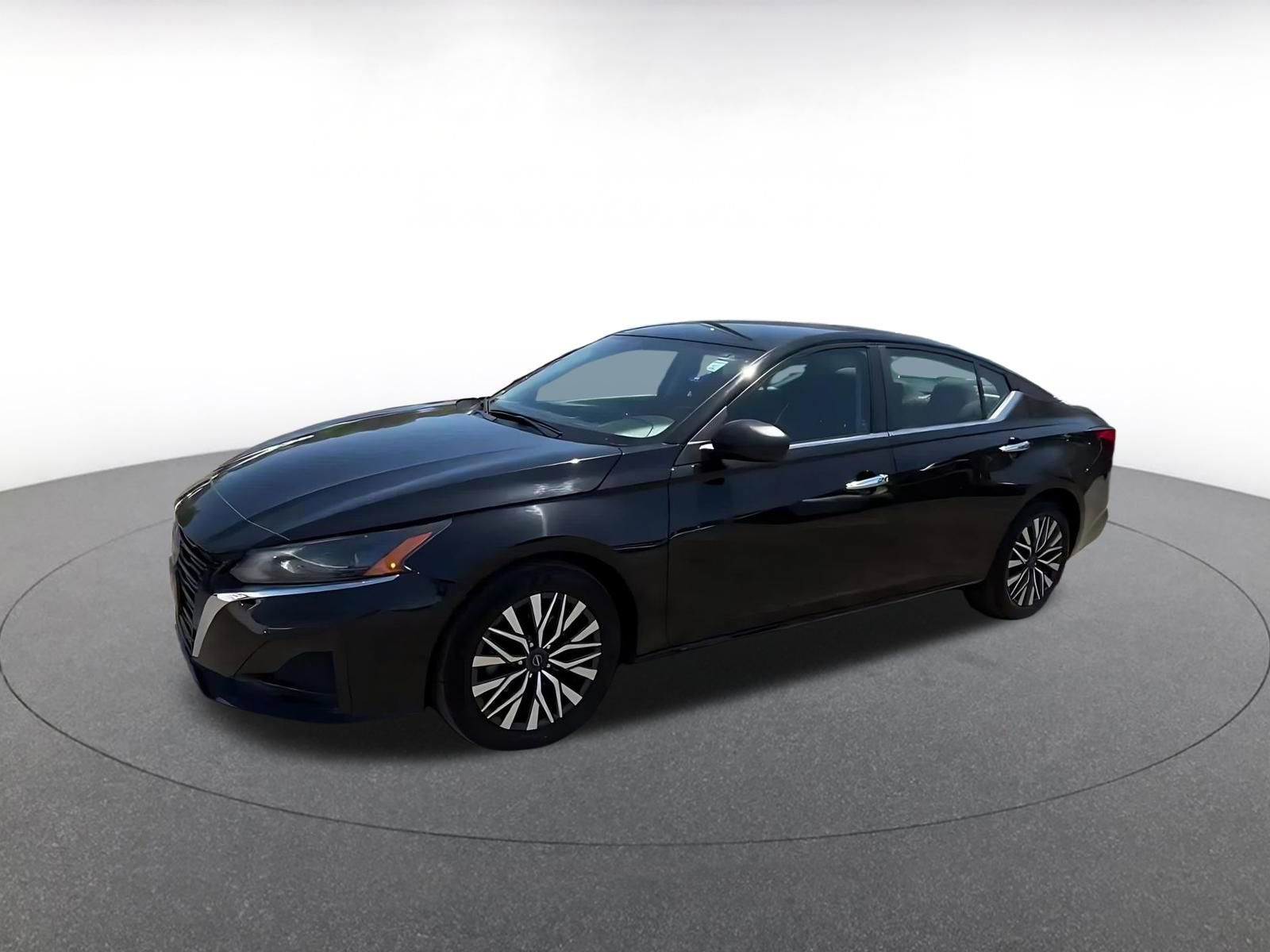 Used 2025 Nissan Altima 2.5 SV FWD image 8