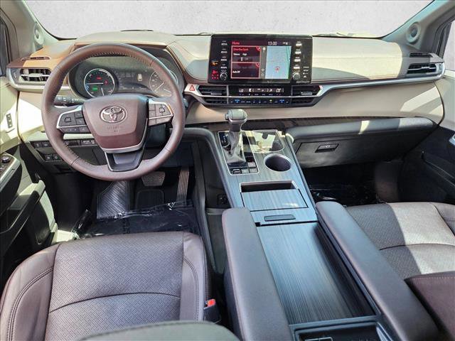 Used 2024 Toyota Sienna Platinum FWD image 16