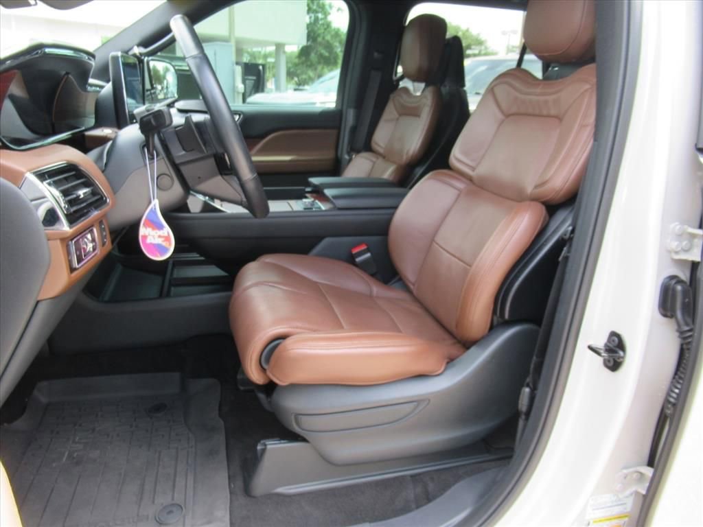 Used 2024 Lincoln Navigator L Reserve AWD/4WD image 19