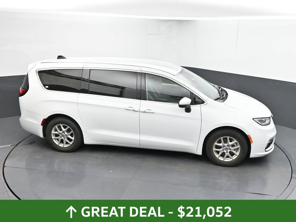 Used 2023 Chrysler Pacifica Touring-L FWD image 35