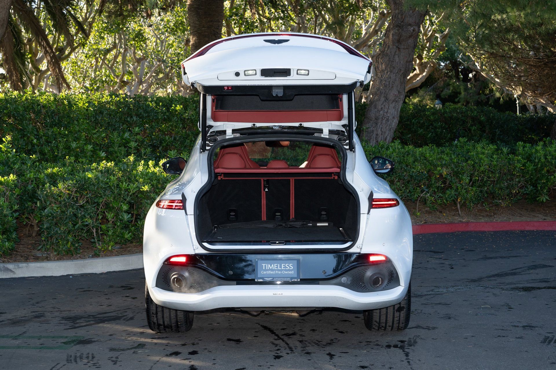 Used 2022 Aston Martin DBX image 7