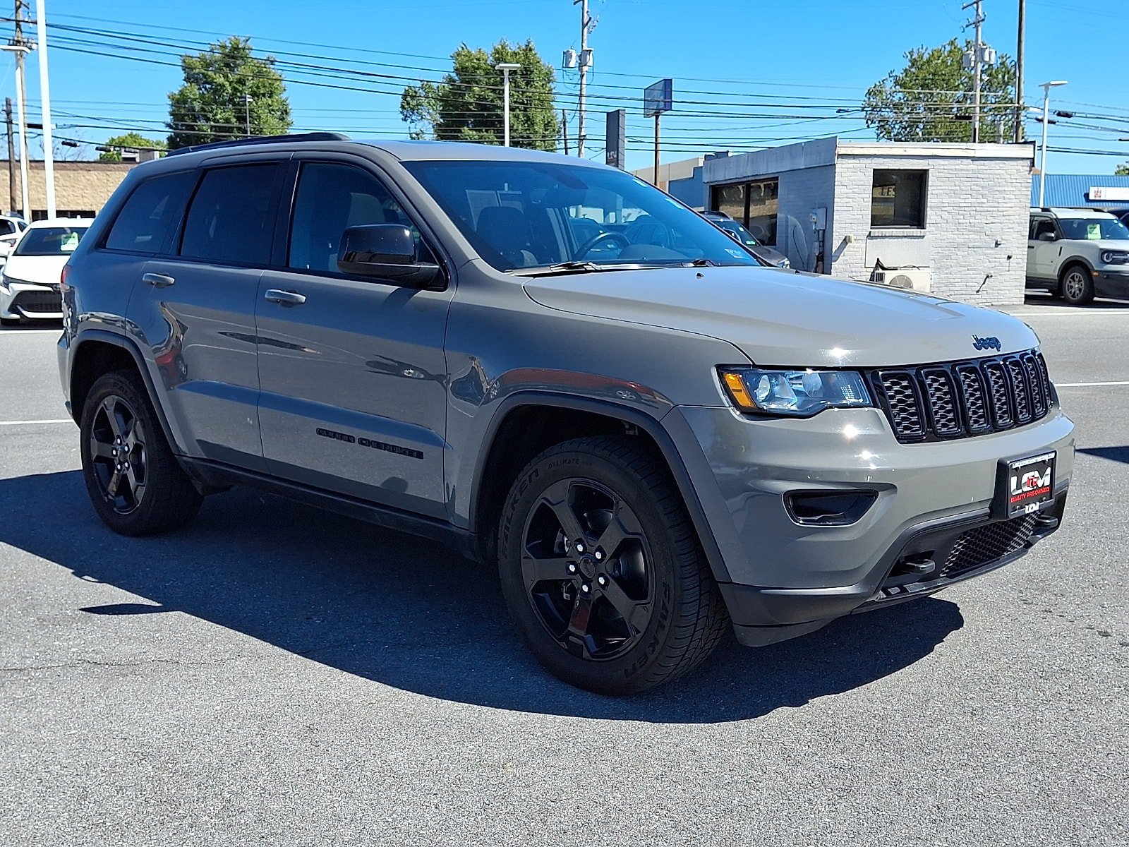 Used 2019 Jeep Grand Cherokee Laredo AWD/4WD image 3