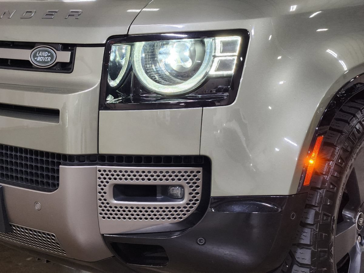 Used 2021 Land Rover Defender 110 X-Dynamic SE AWD/4WD image 14