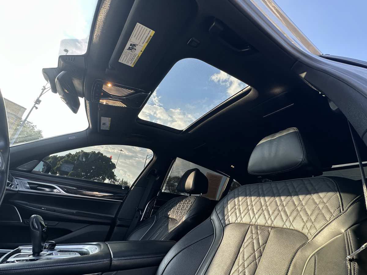 Used 2022 BMW 750i xDrive w/ Luxury Rear Seating Package AWD/4WD image 27