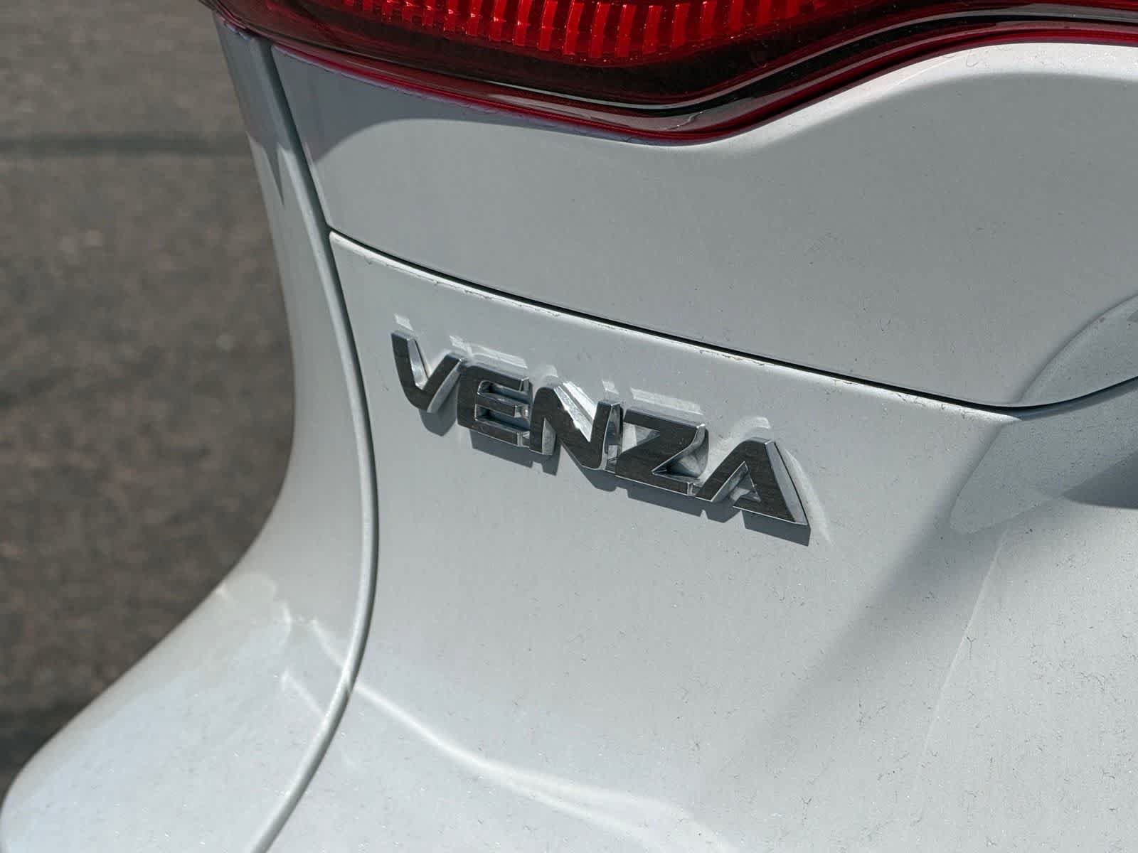 Used 2023 Toyota Venza LE AWD/4WD image 8