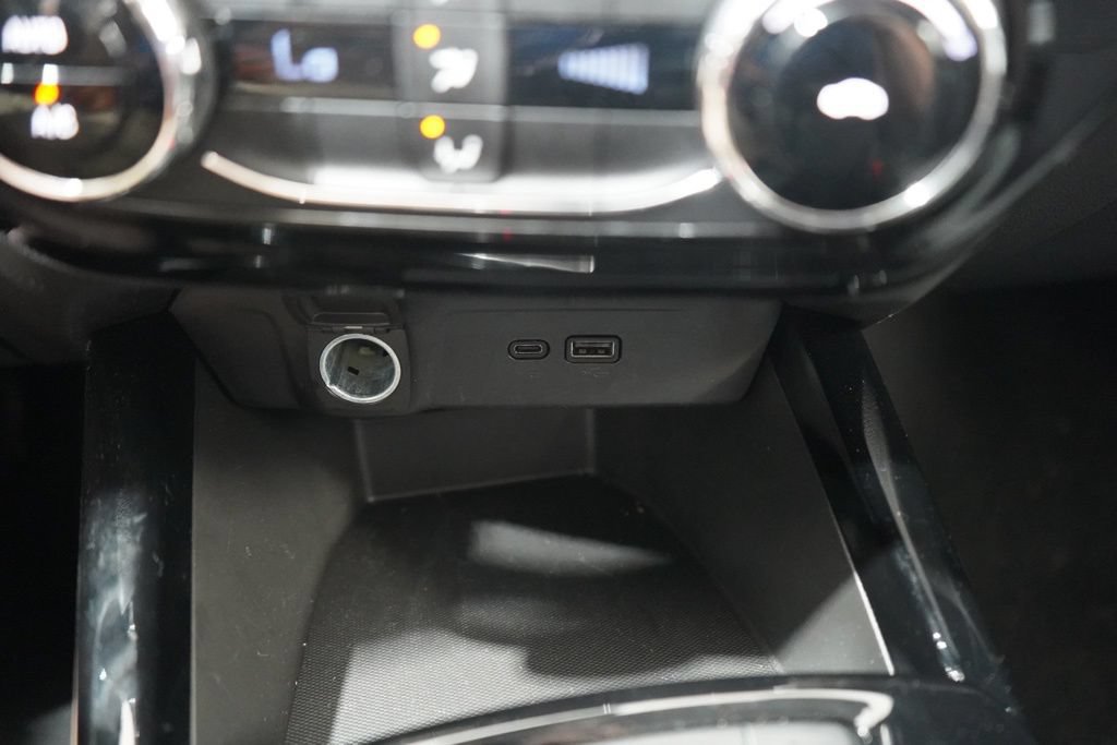 Used 2025 Chevrolet Trax LT FWD image 27