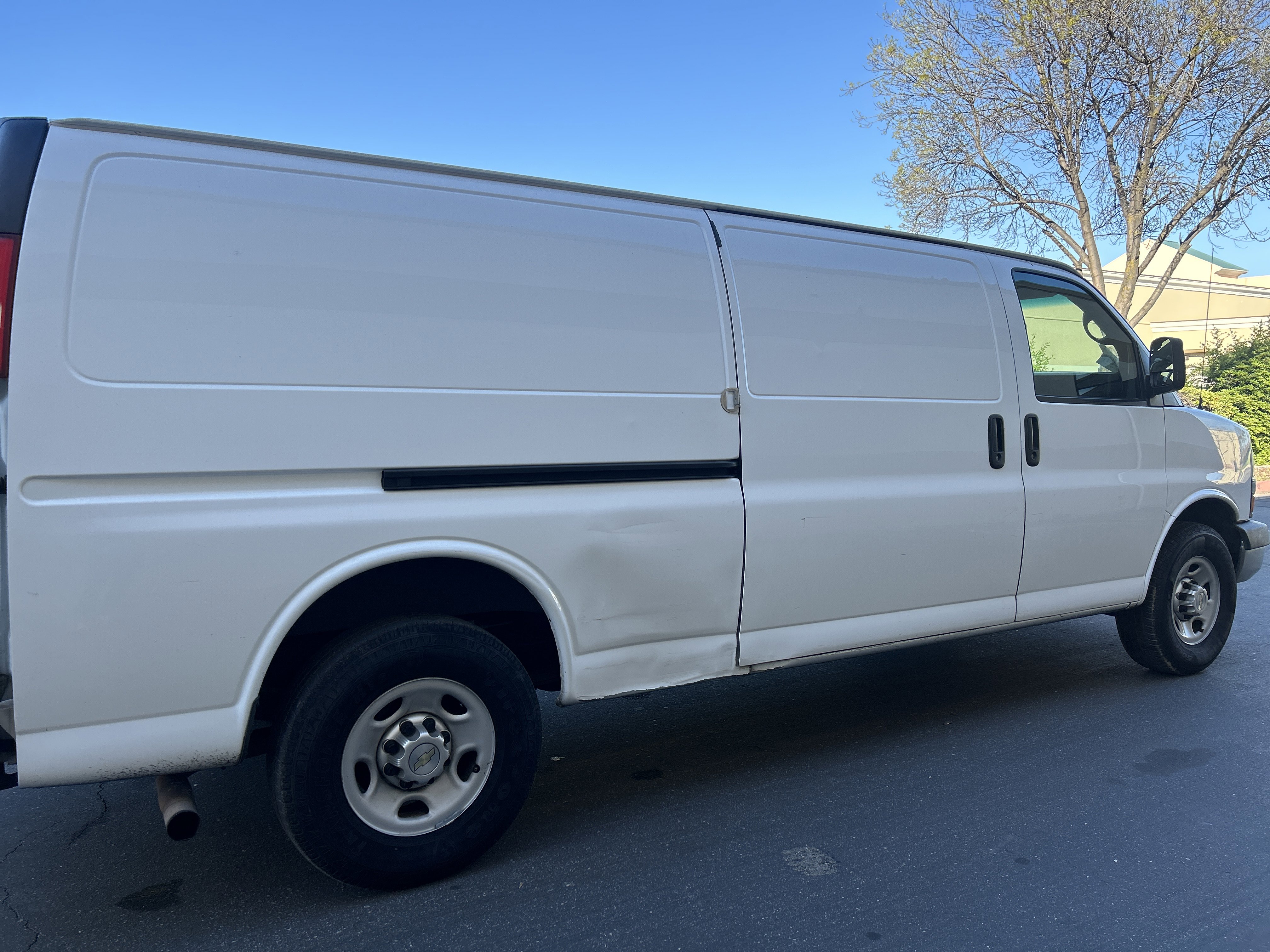 Used 2014 Chevrolet Express 2500 Extended image 20