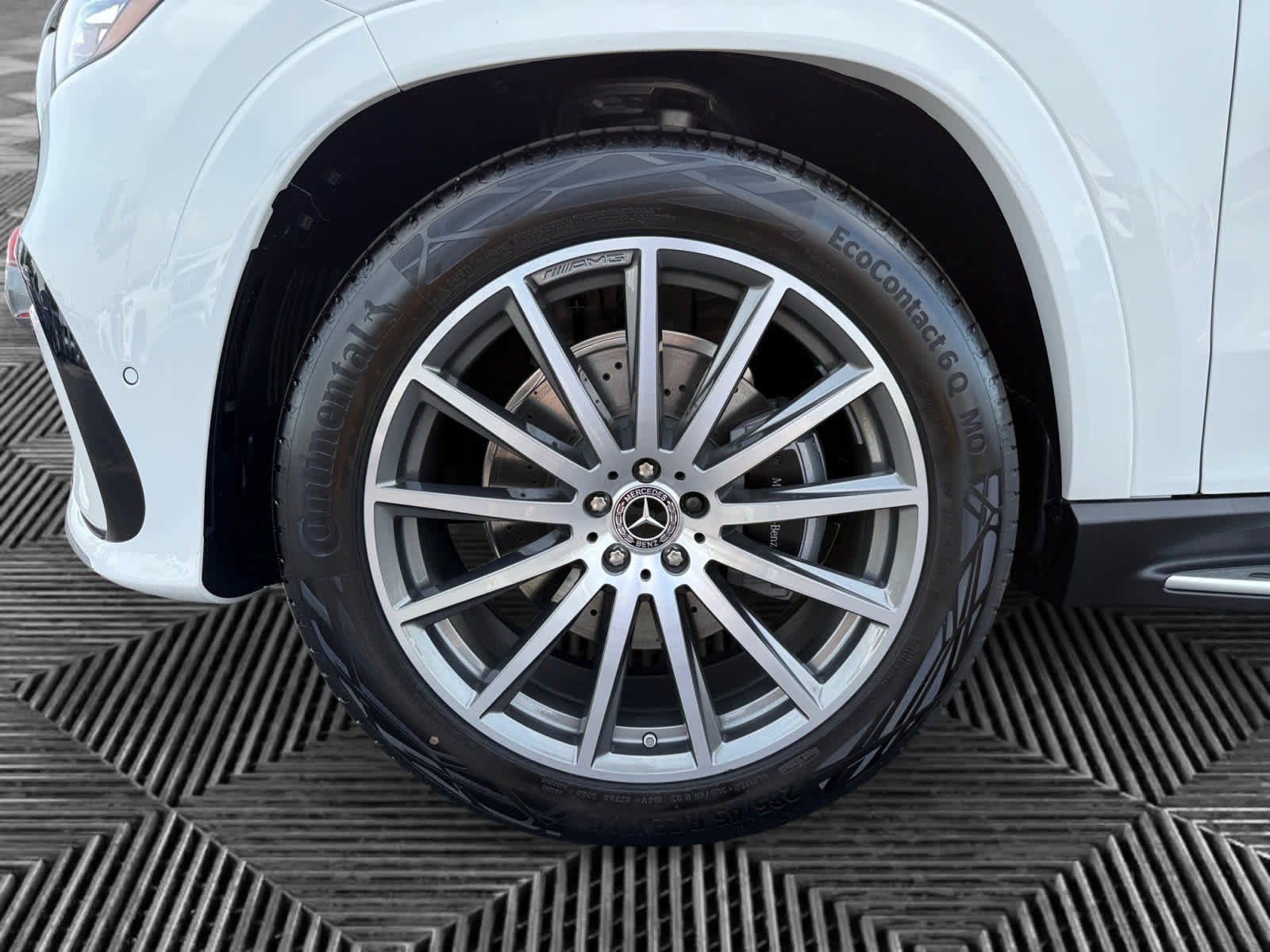 New 2026 Mercedes-Benz GLS 580 4MATIC image 9