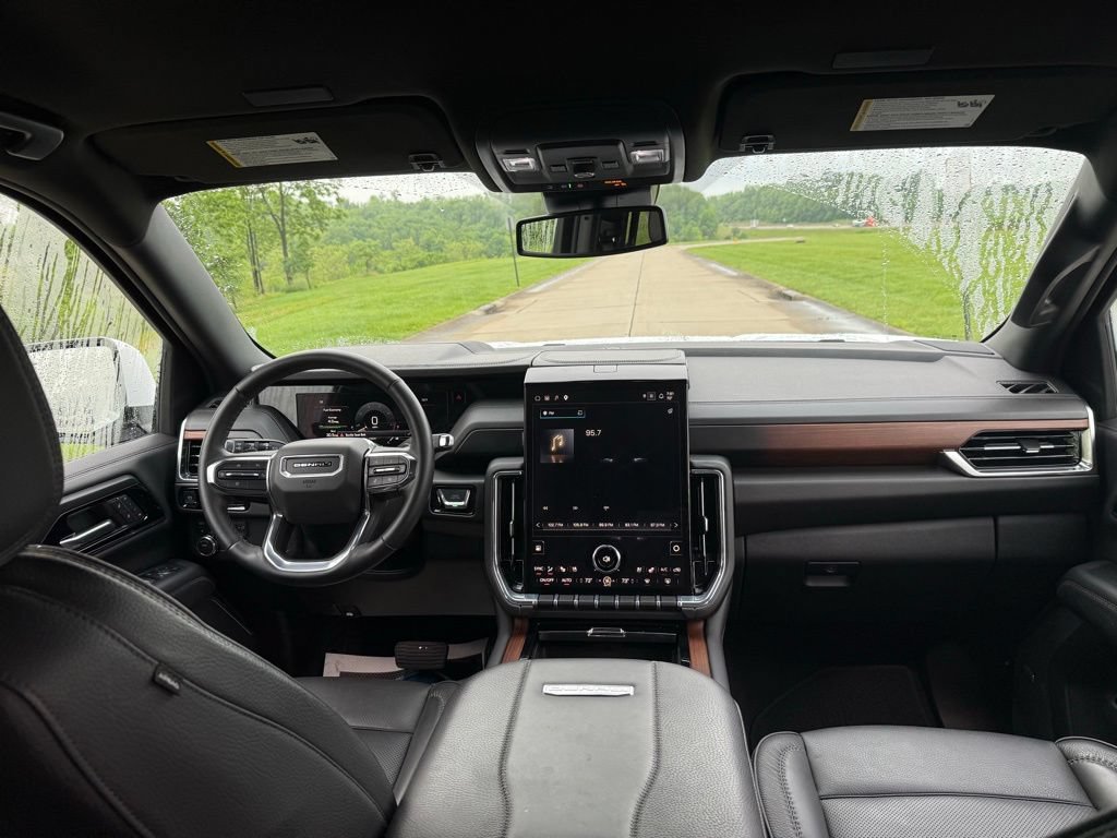 Used 2025 GMC Yukon XL Denali AWD/4WD image 19