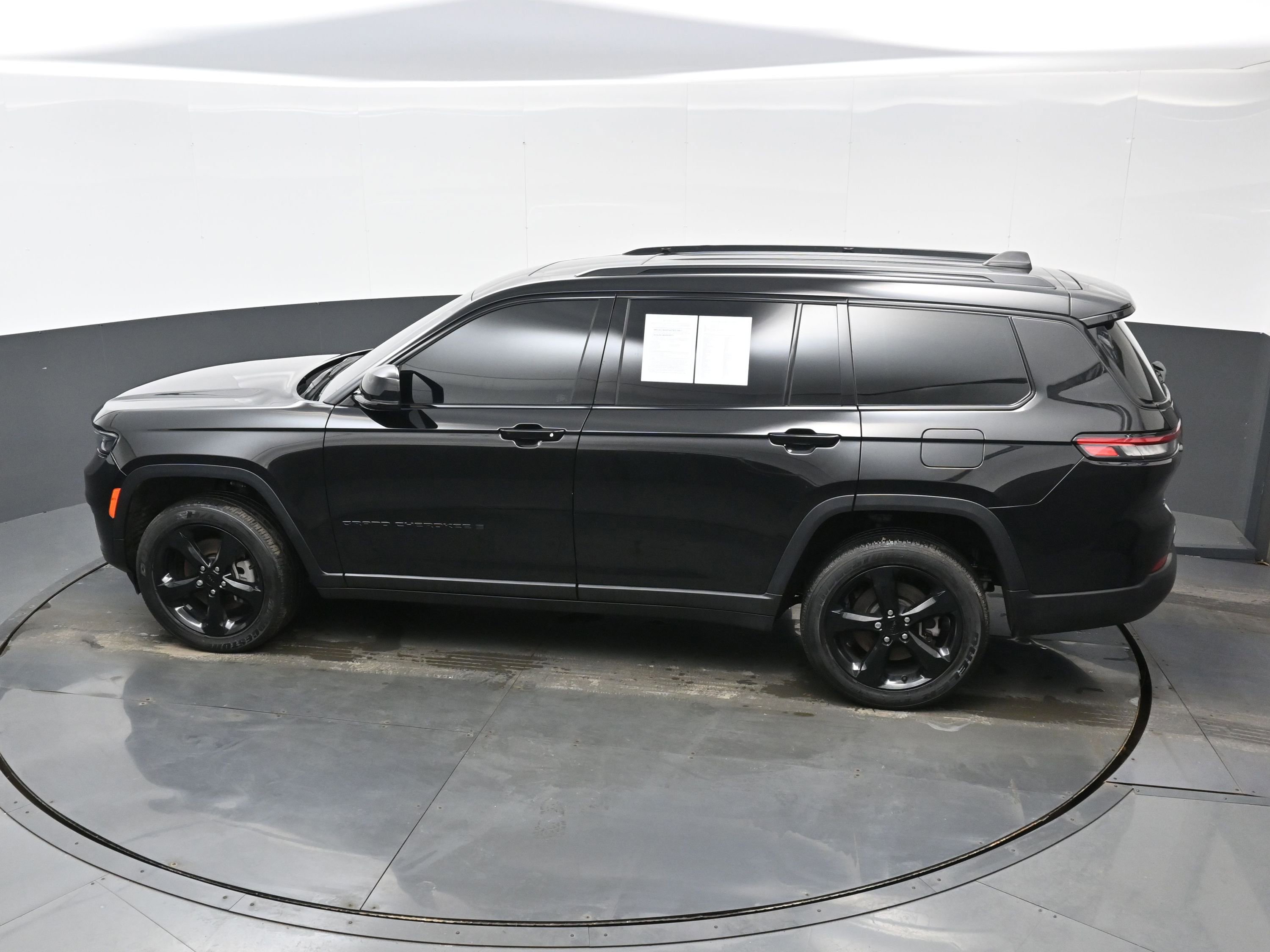 Used 2024 Jeep Grand Cherokee L Altitude image 33