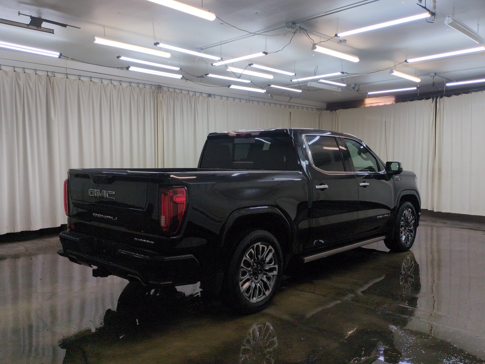 Used 2024 GMC Sierra 1500 Denali Ultimate AWD/4WD image 6