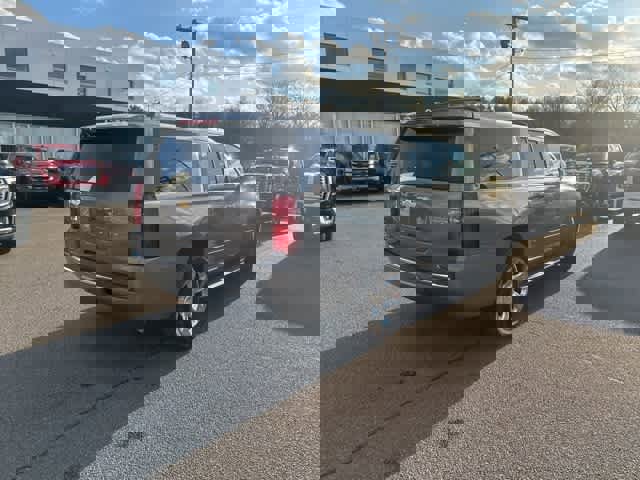 Used 2017 Chevrolet Suburban Premier image 7