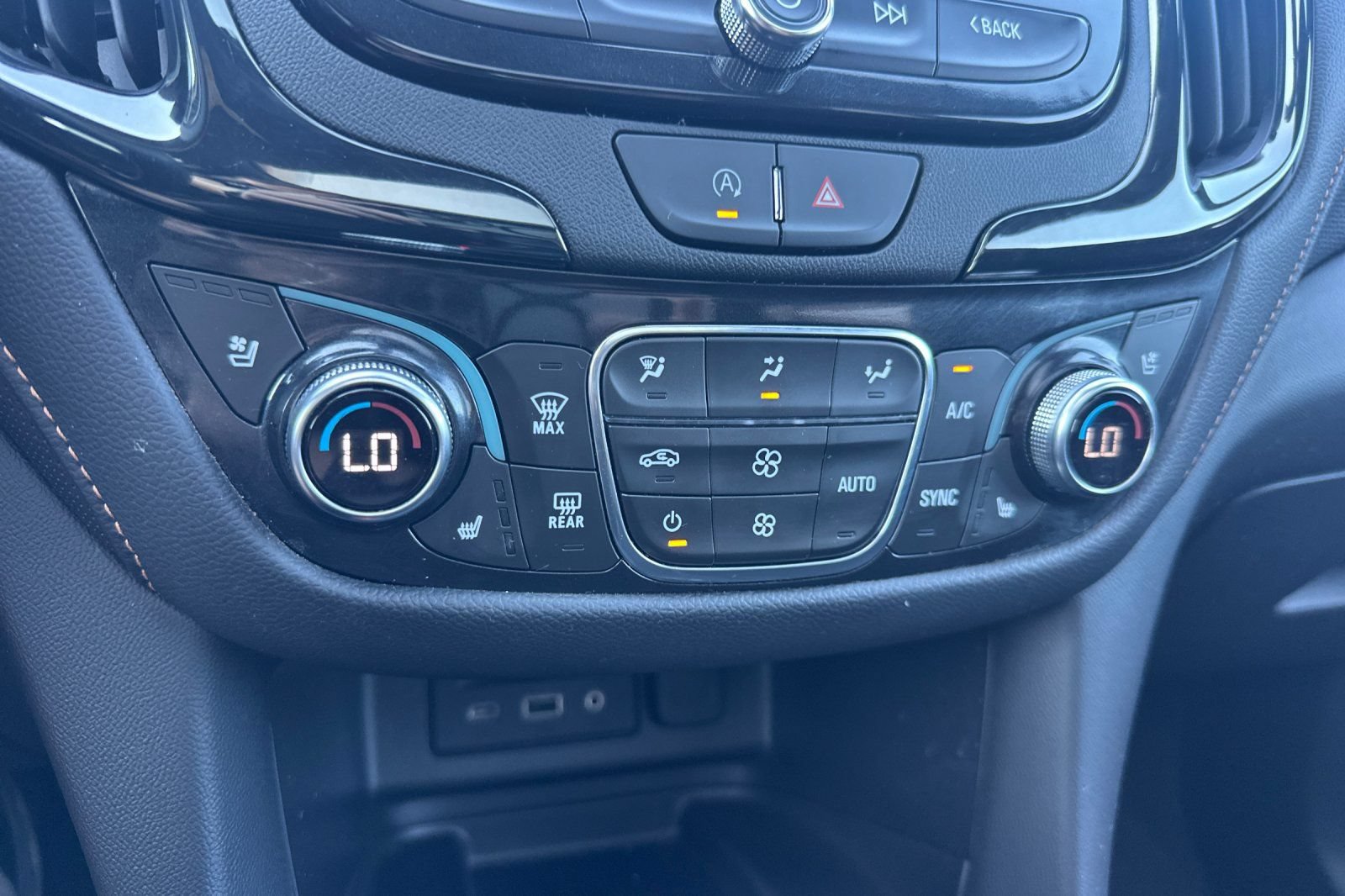 Used 2023 Chevrolet Equinox Premier FWD image 27