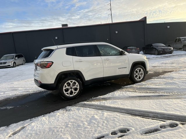 Used 2025 Jeep Compass Latitude image 6