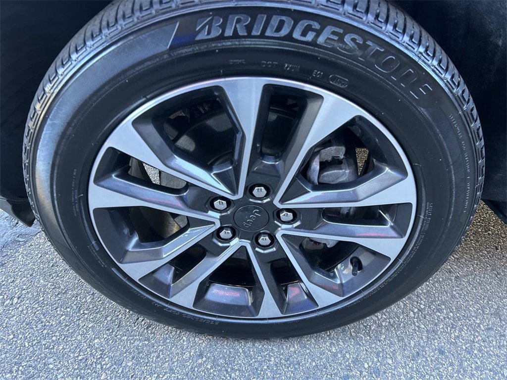 Used 2023 Jeep Grand Cherokee Overland image 9