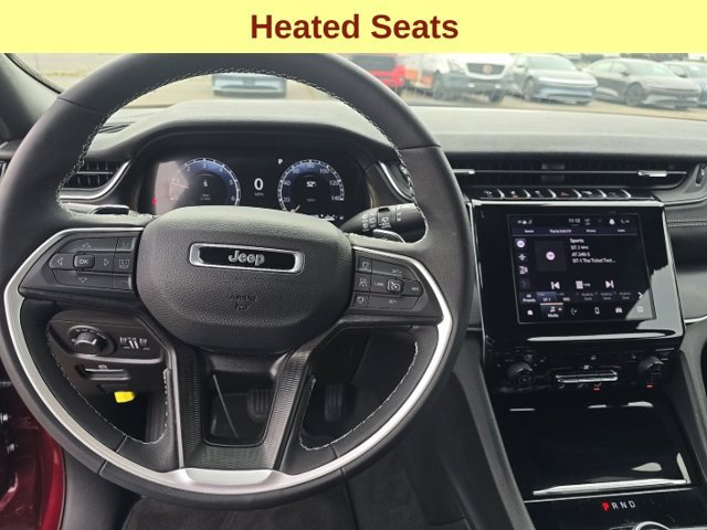 Used 2025 Jeep Grand Cherokee Altitude AWD/4WD image 13