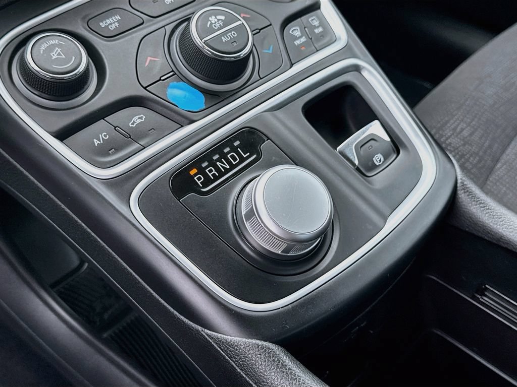 Used 2015 Chrysler 200 Limited w/ Convenience Group FWD image 15