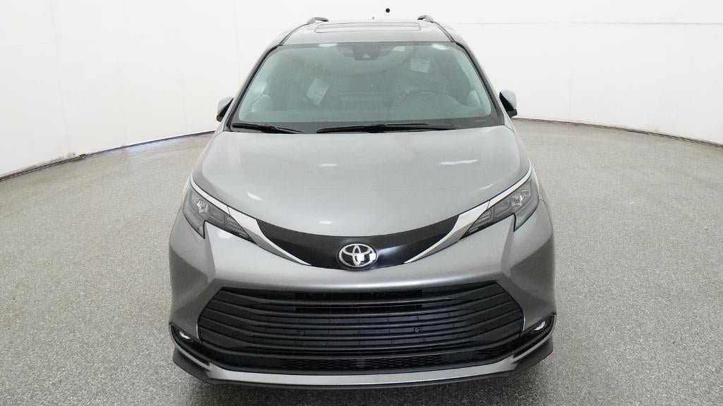 New 2026 Toyota Sienna XLE FWD image 15