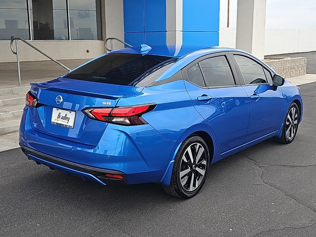 Used 2022 Nissan Versa SR image 3