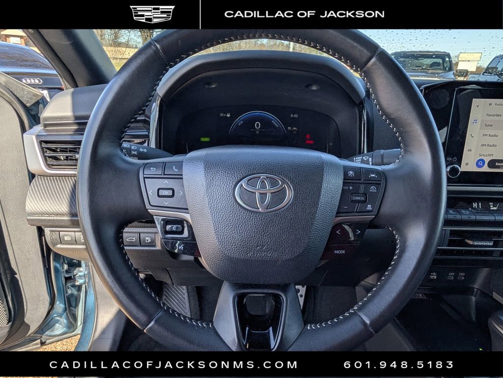 Used 2025 Toyota Camry SE image 11