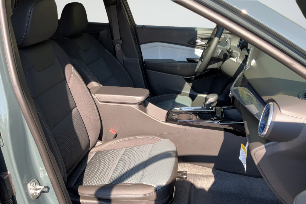 New 2026 Chevrolet Trax LT w/ Driver Confidence Package FWD image 18
