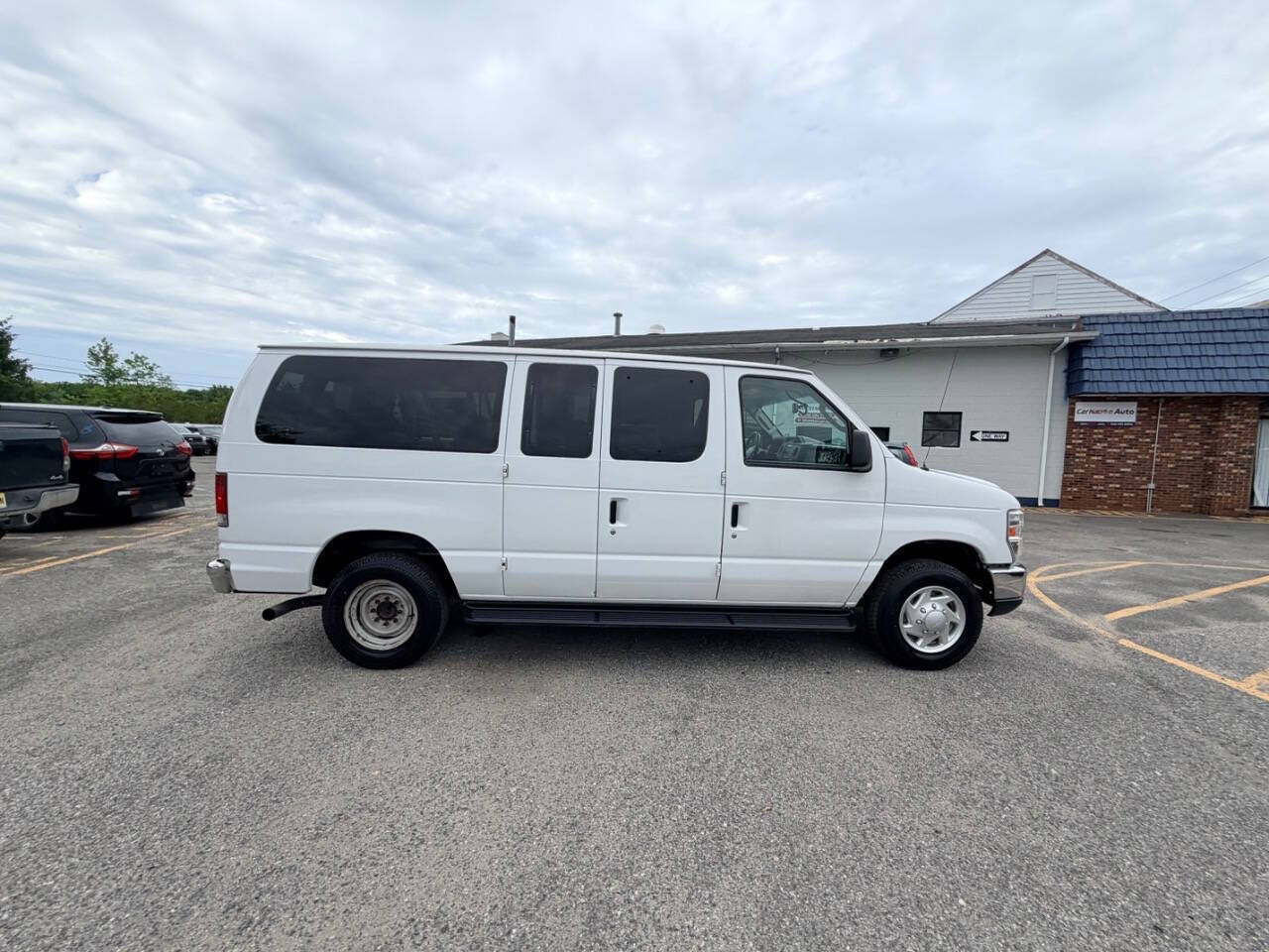Used 2012 Ford E-350 and Econoline 350 XLT RWD image 8
