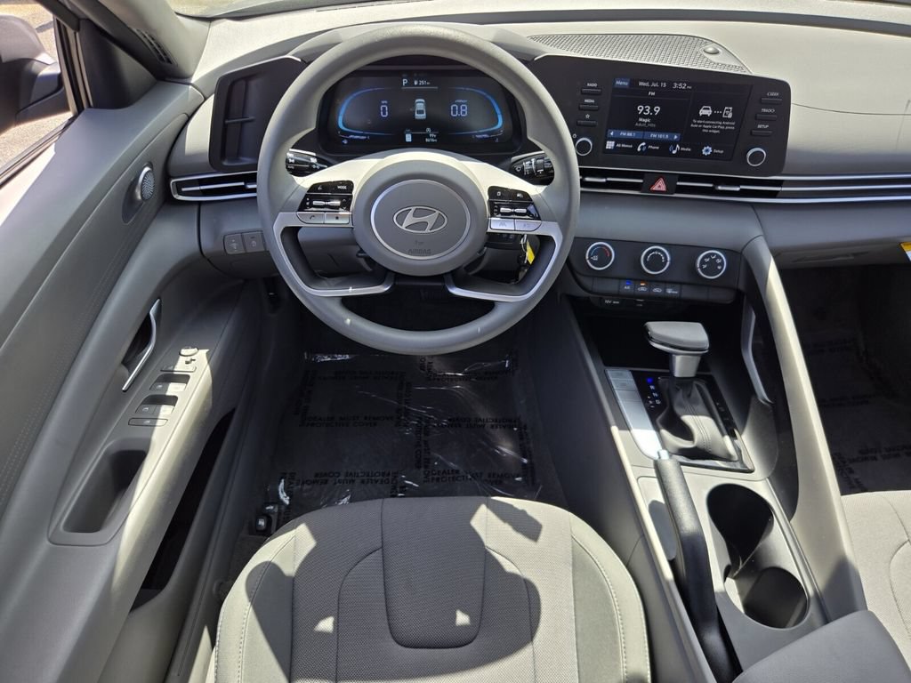 Certified 2026 Hyundai Elantra SE w/ Cargo Package FWD image 12