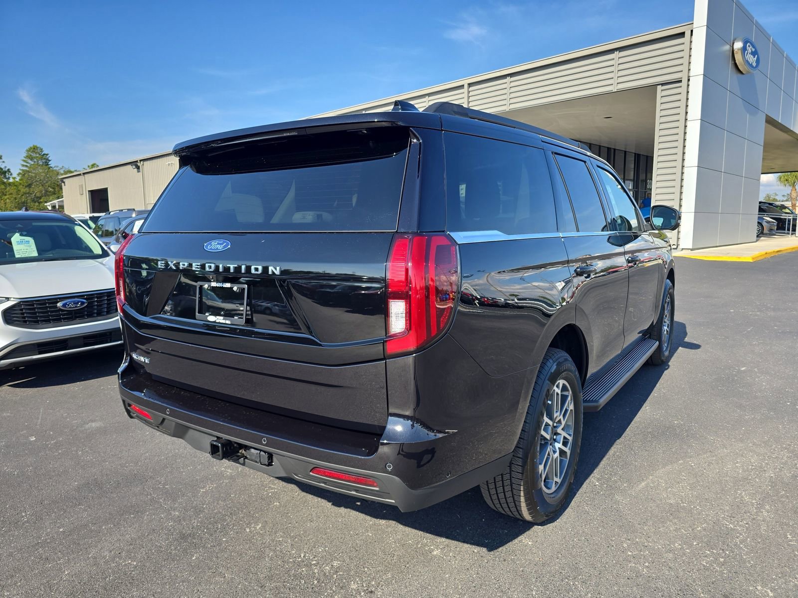 New 2025 Ford Expedition Active image 4