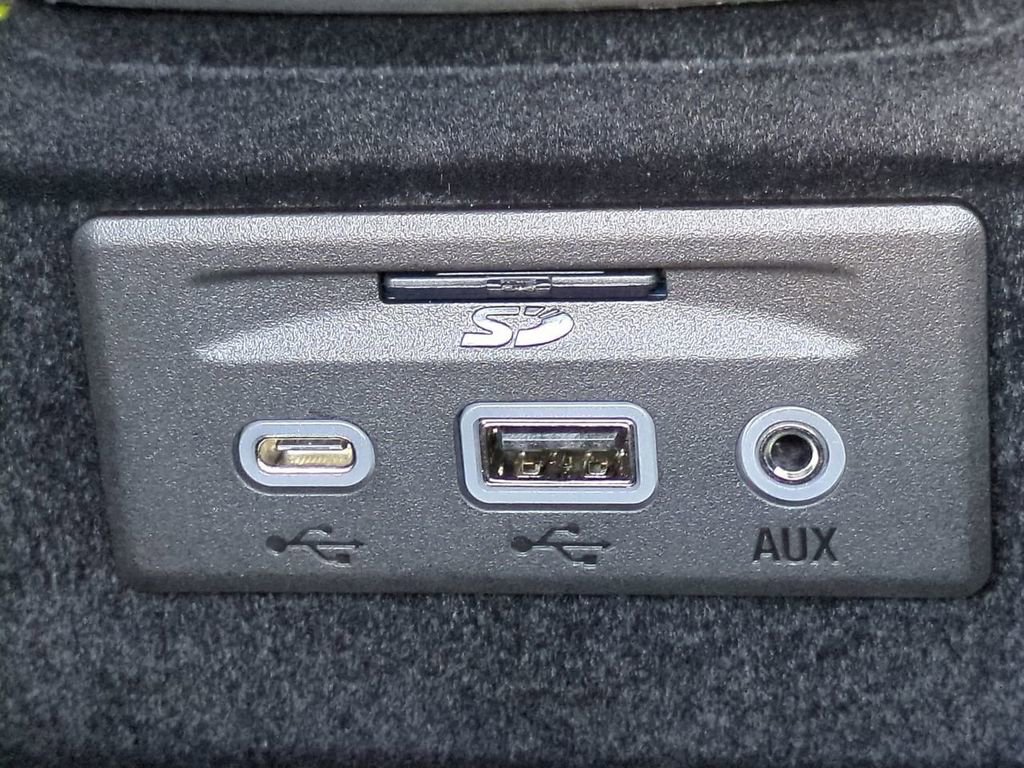 Used 2021 Chevrolet Corvette Stingray Preferred Cpe w/ Chrome Exterior Badge Package image 20