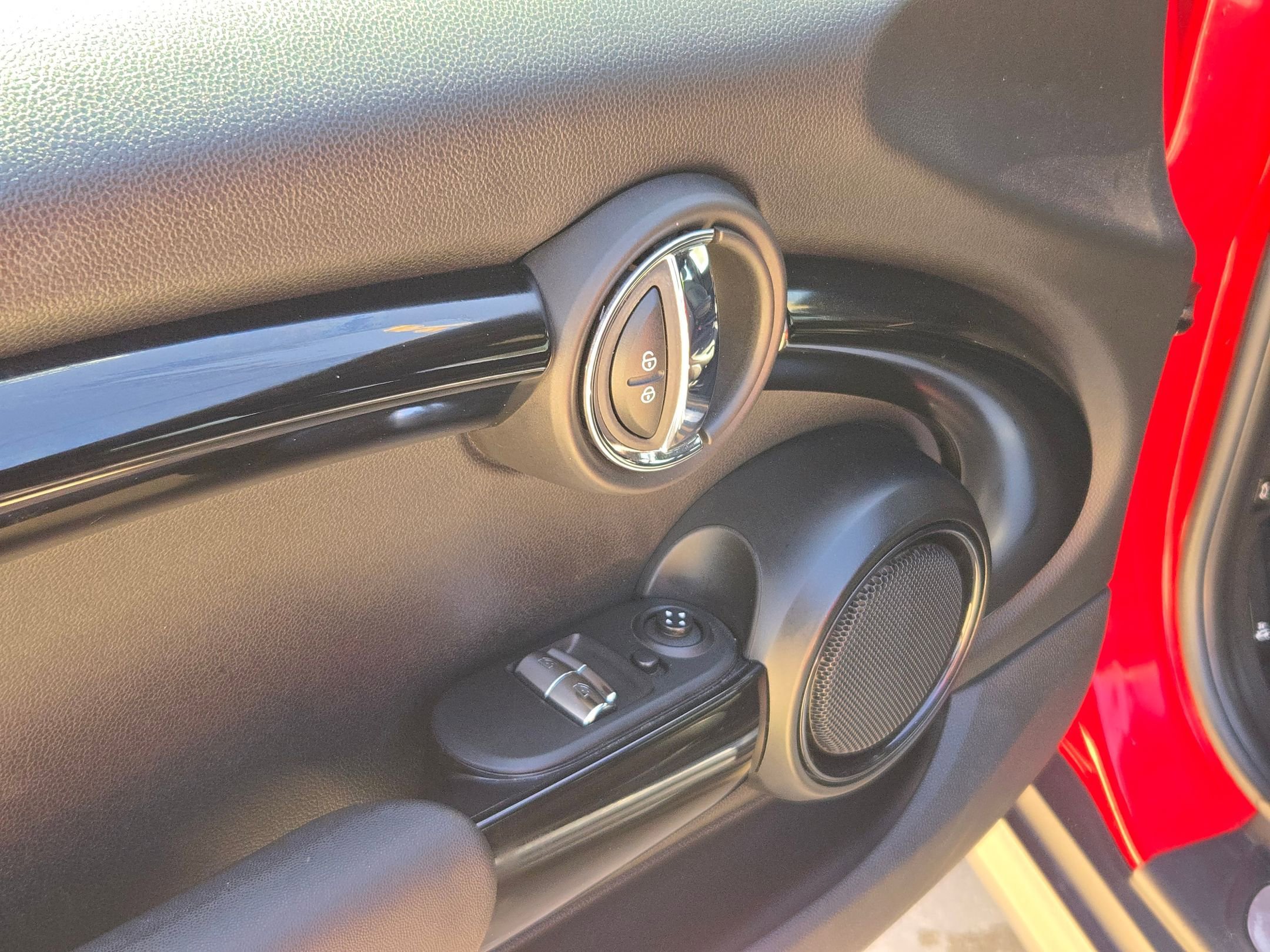 Used 2019 MINI Cooper 2-Door Hardtop image 13