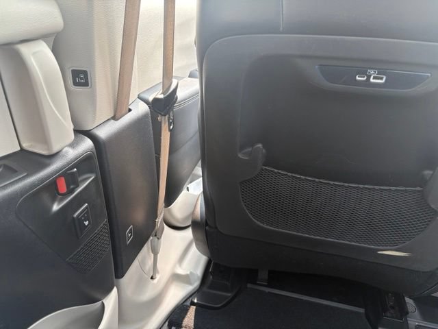 Used 2023 Chrysler Pacifica Limited FWD image 12