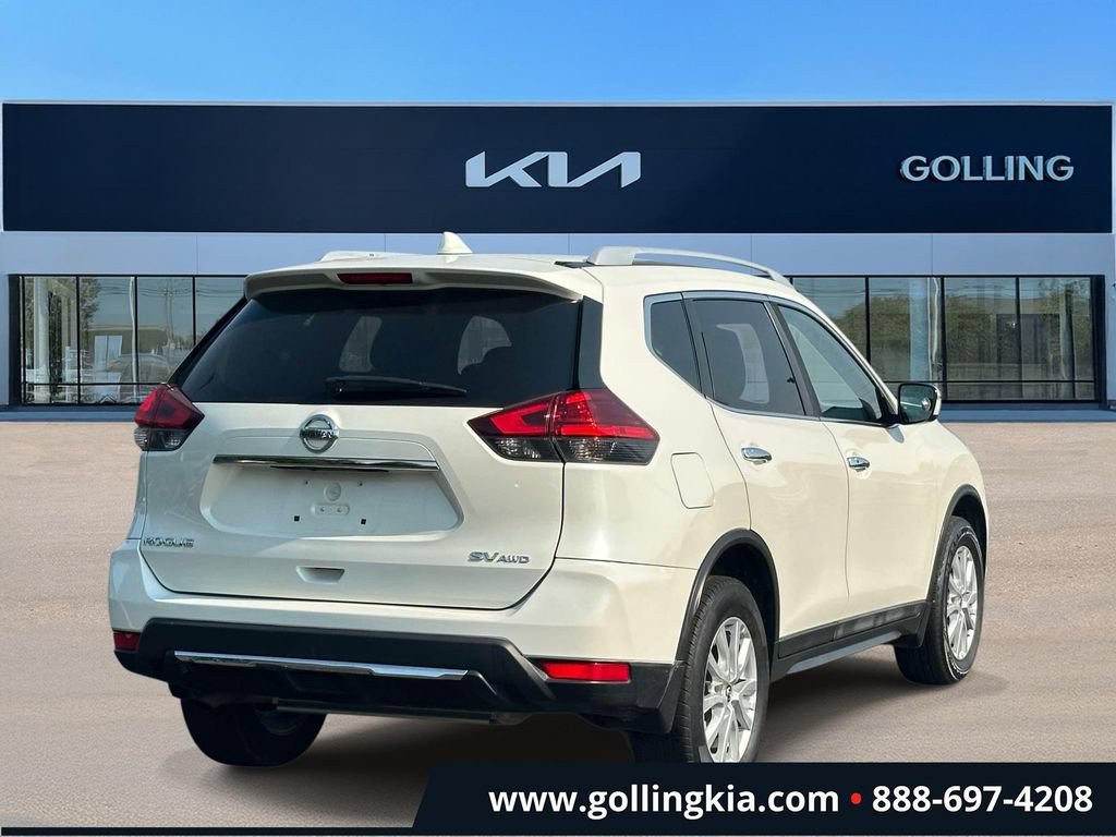 Used 2017 Nissan Rogue SV AWD/4WD image 3