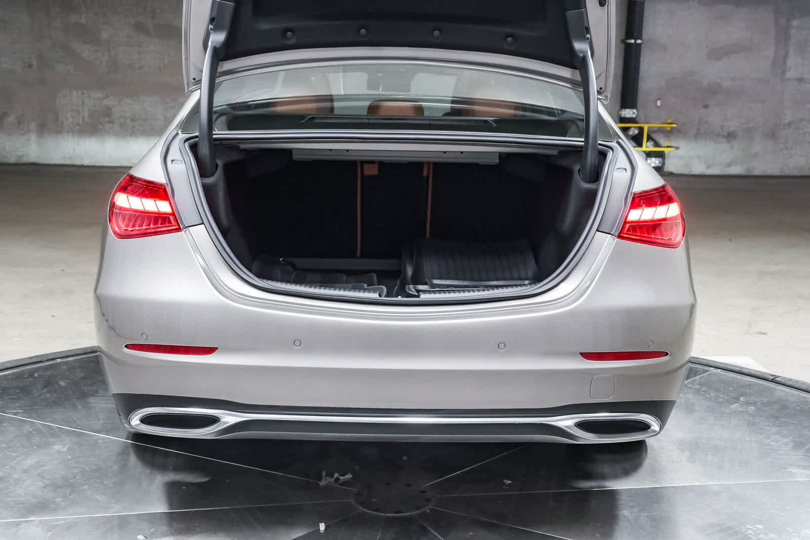 Used 2024 Mercedes-Benz C 300 Sedan image 31